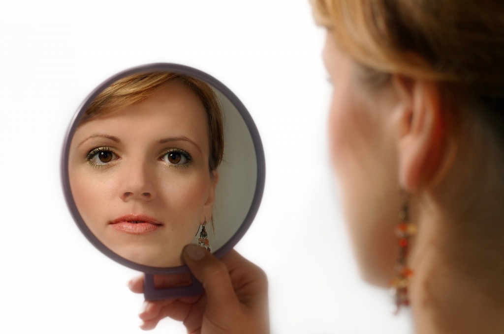 fotolia-face-in-mirror2.jpg
